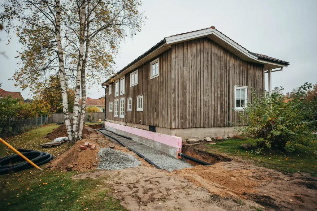 isolera och dr nera runt grundplatta vid s ttningar